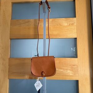 Elegant Tan Leather Crossbody Bag